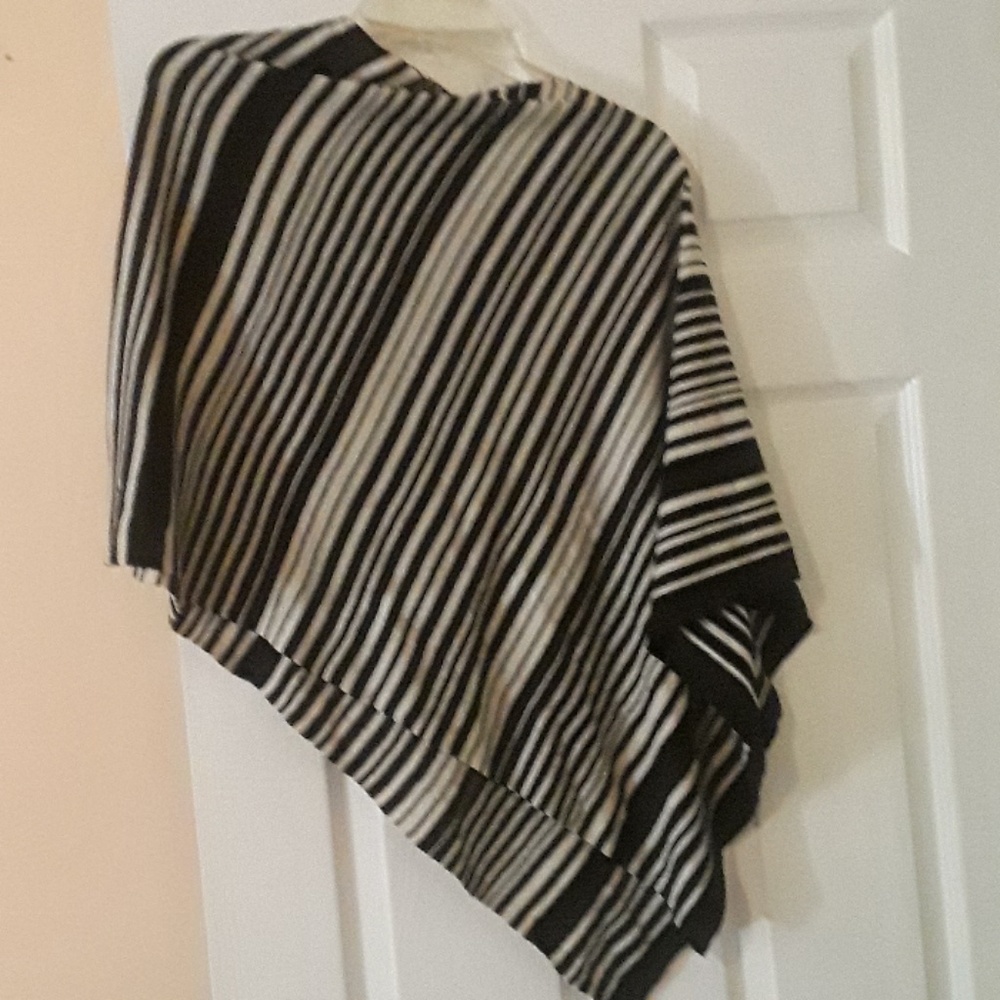 Poncho - Picture 3 of 3